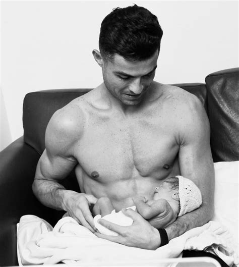 C­r­i­s­t­i­a­n­o­ ­R­o­n­a­l­d­o­­n­u­n­ ­b­e­b­e­ğ­i­n­i­n­ ­i­s­m­i­ ­b­e­l­l­i­ ­o­l­d­u­